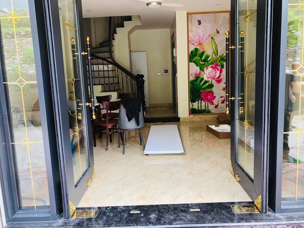 Bán nhà diện tích sổ 32m2, thực tế sử dụng 37m2, 5 tầng, mặt tiền 4.1m, sâu  7.9m tại Bồ Đề, Long Biên, Hà Nội