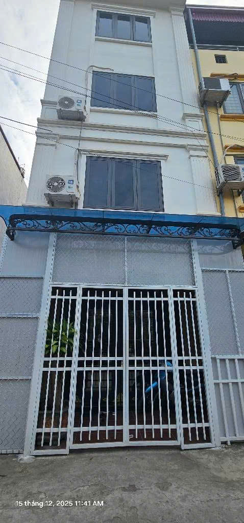 Bán nhà diện tích sổ 32m2, thực tế sử dụng 37m2, 5 tầng, mặt tiền 4.1m, sâu  7.9m tại Bồ Đề, Long Biên, Hà Nội