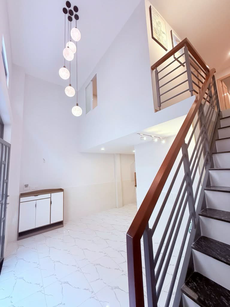 Bán nhà đẹp sát mặt tiền Huỳnh Tấn Phát, Quận 7, 5,3x11, 4,9 tỷ