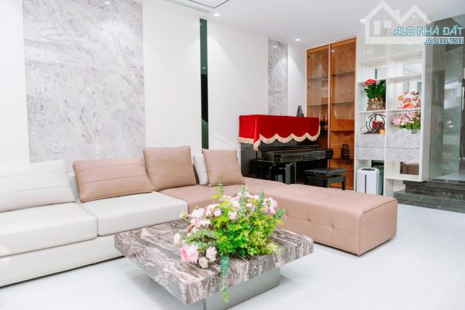 Chính chủ cần bán nhà đẹp nhất phố An Dương 68m mới xây, thang máy, 5 tầng ngõ oto tránh