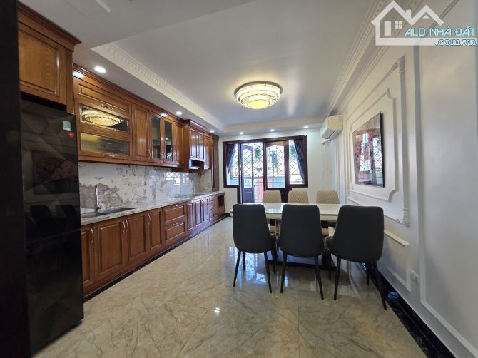 CẦN BÁN TÒA CĂN HỘ DỊCH VỤ CAO CẤP TẠI PHỐ LẠC LONG QUÂN, DT 79M, 7 TẦNG, GIÁ 28 TỶ