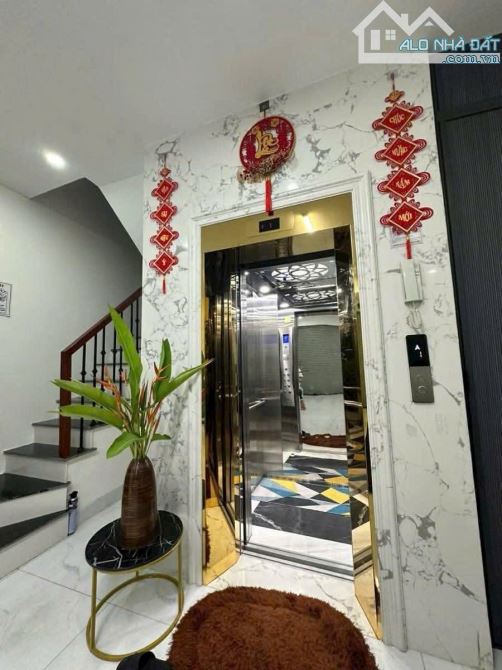 Gấp! Nhà đẹp 7 tầng thang máy Tứ Liên ngõ thông oto tránh 20m, sổ 52m2 full đồ.Giá 17 tỷ