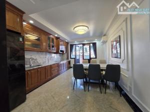 CẦN BÁN TÒA CĂN HỘ DỊCH VỤ CAO CẤP TẠI PHỐ LẠC LONG QUÂN, DT 79M, 7 TẦNG, GIÁ 28 TỶ