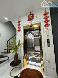 Gấp! Nhà đẹp 7 tầng thang máy Tứ Liên ngõ thông oto tránh 20m, sổ 52m2 full đồ.Giá 17 tỷ