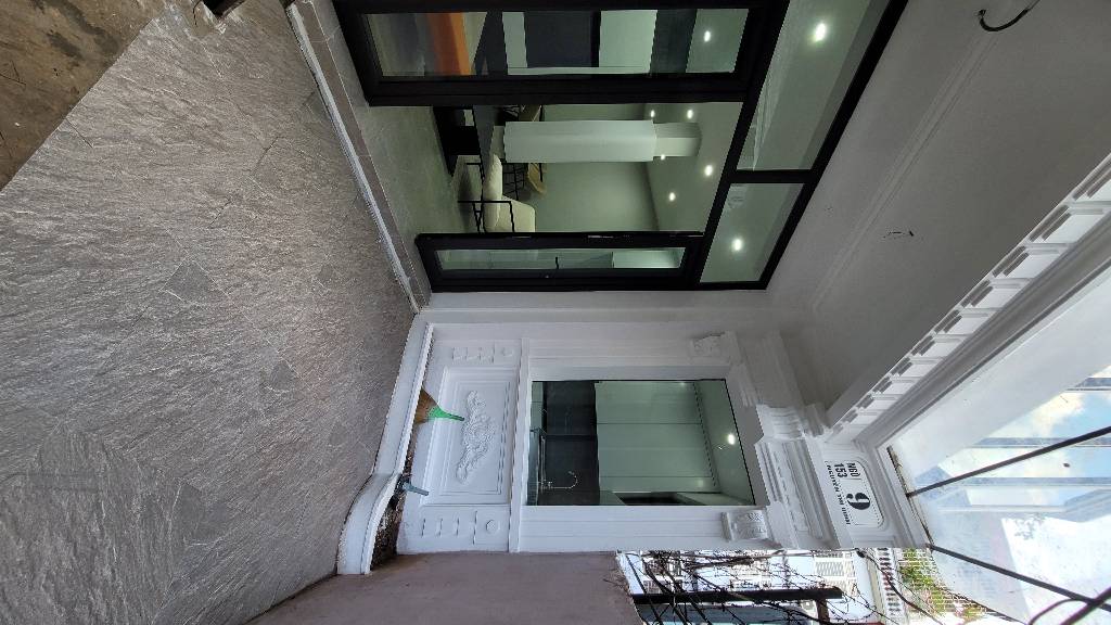 Nhà cách mặt phố Nguyễn Thị Định chỉ 20m