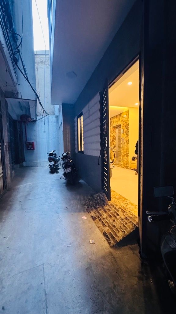 Dương Quảng Hàm - Cầu Giấy - 6 Tầng -  38M2 - Trung Tâm Tiện Ích - Giá chỉ 9.5 TỶ TL