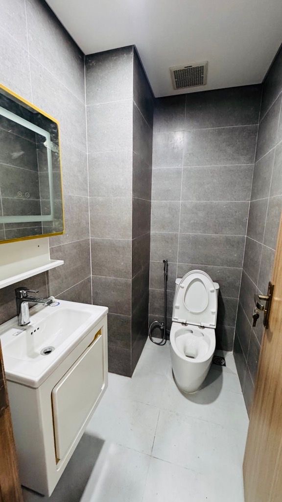 Dương Quảng Hàm - Cầu Giấy - 6 Tầng -  38M2 - Trung Tâm Tiện Ích - Giá chỉ 9.5 TỶ TL