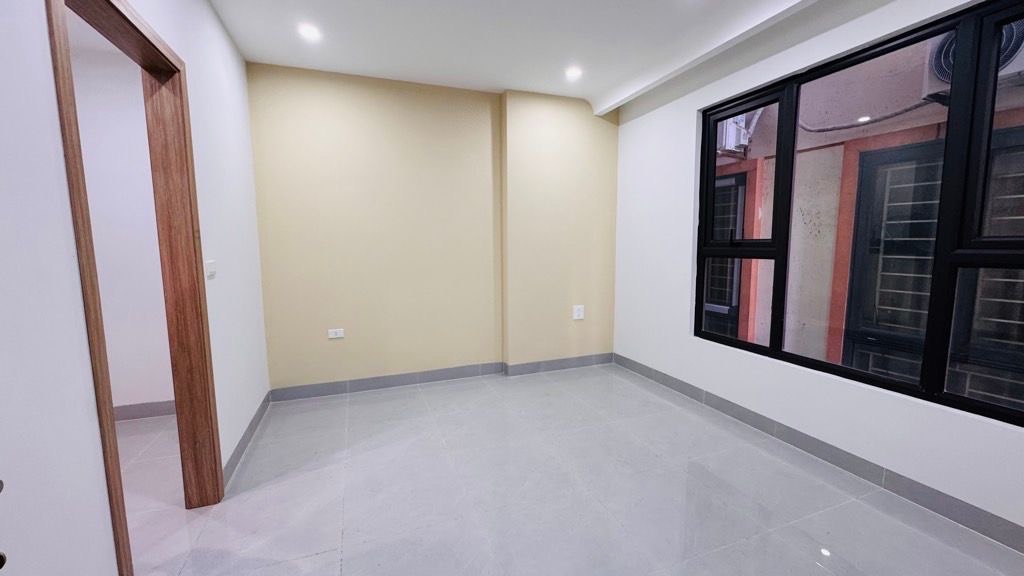 Dương Quảng Hàm - Cầu Giấy - 6 Tầng -  38M2 - Trung Tâm Tiện Ích - Giá chỉ 9.5 TỶ TL