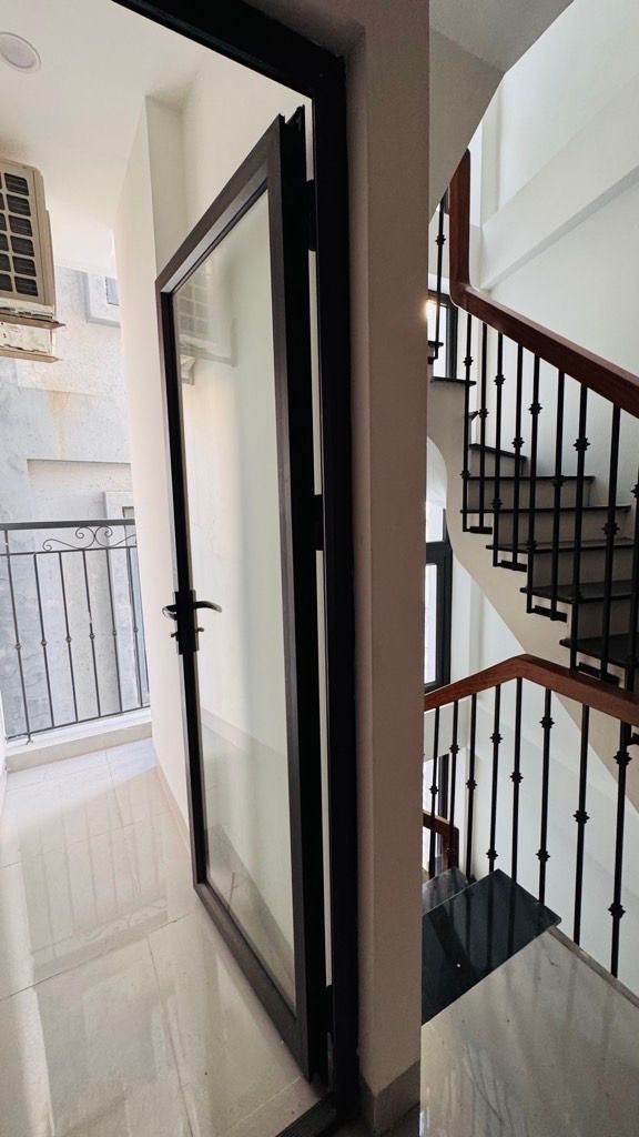 Dương Quảng Hàm - Cầu Giấy - 6 Tầng -  38M2 - Trung Tâm Tiện Ích - Giá chỉ 9.5 TỶ TL