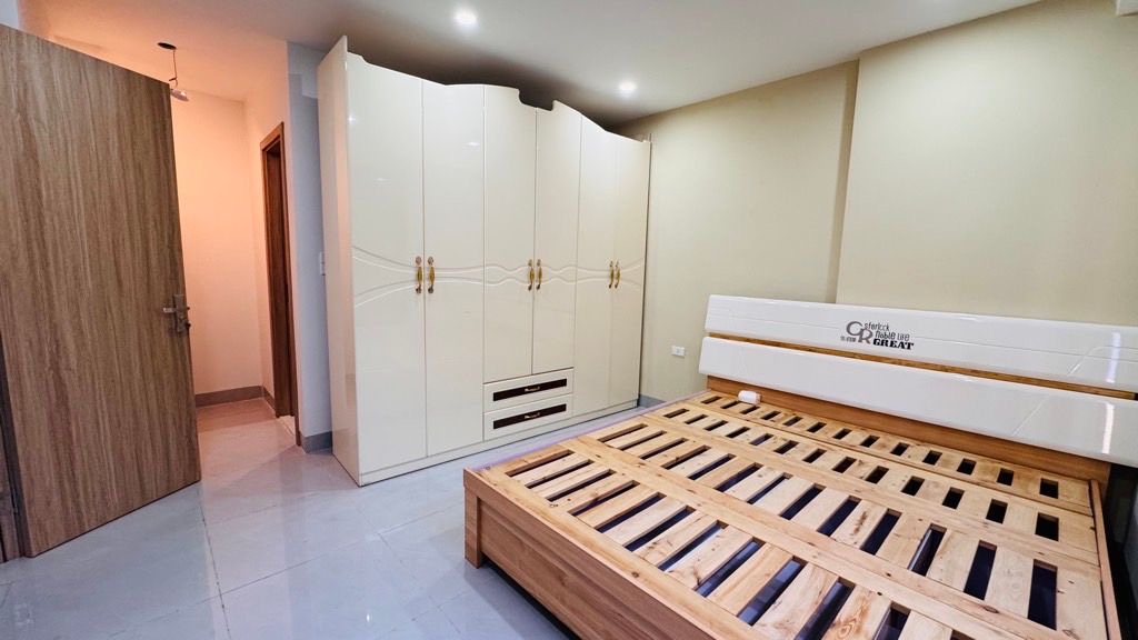 Dương Quảng Hàm - Cầu Giấy - 6 Tầng -  38M2 - Trung Tâm Tiện Ích - Giá chỉ 9.5 TỶ TL