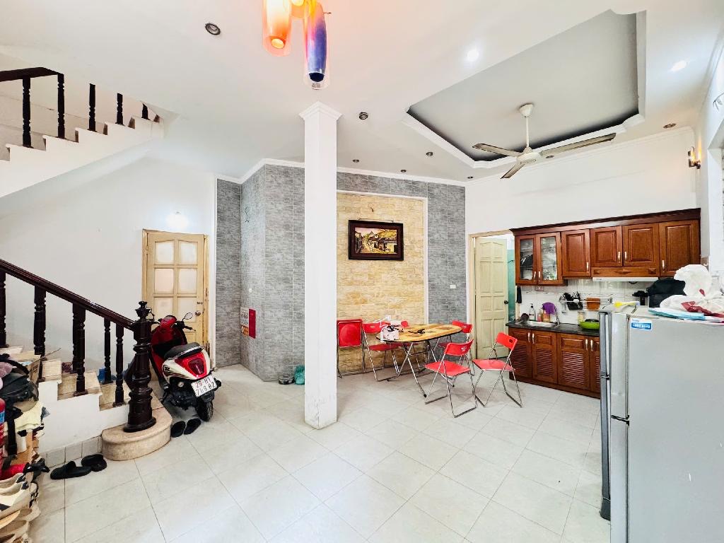 BÁN NHÀ TRUNG TÂM CẦU GIẤY 43M2 - LÔ GÓC 2 THOÁNG - 9,5 TỶ TL