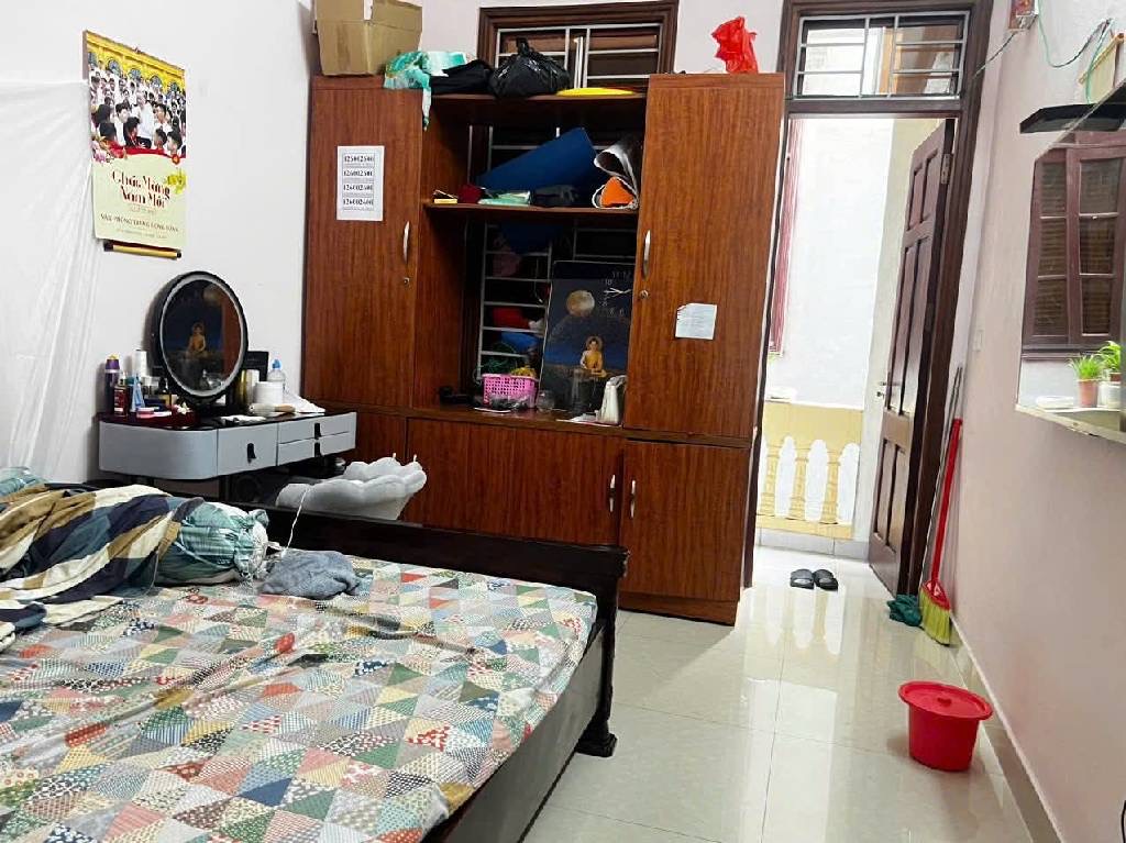 NHÀ ĐẸP Ở NGAY KHU CẦU GIẤY - GẦN PHỐ 37M2 - Giá 9.87 TỶ TL