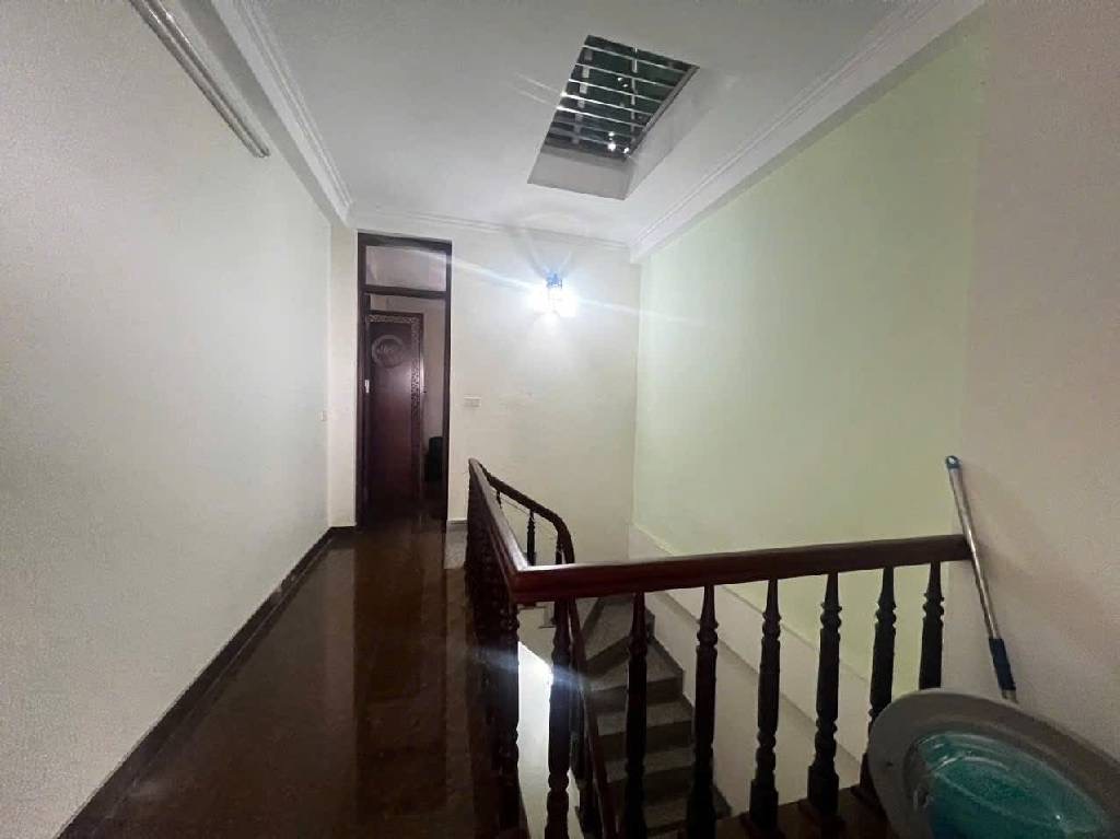 NHÀ ĐẸP Ở NGAY KHU CẦU GIẤY - GẦN PHỐ 37M2 - Giá 9.87 TỶ TL