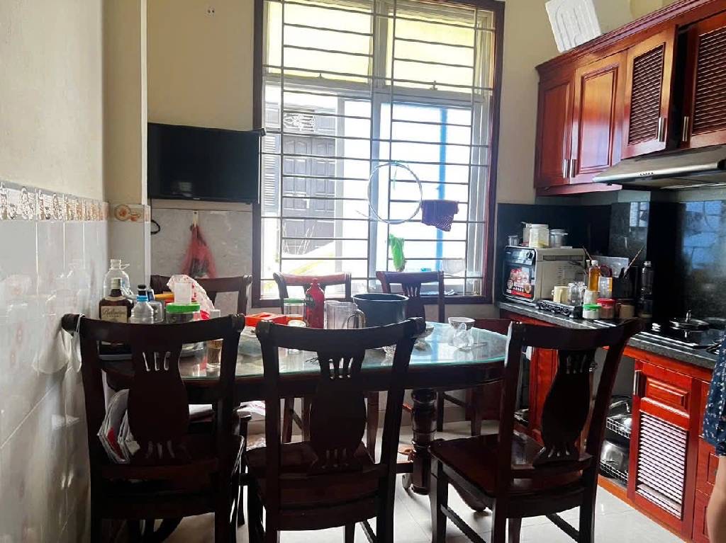 NHÀ ĐẸP Ở NGAY KHU CẦU GIẤY - GẦN PHỐ 37M2 - Giá 9.87 TỶ TL