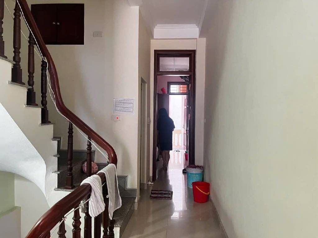 NHÀ ĐẸP Ở NGAY KHU CẦU GIẤY - GẦN PHỐ 37M2 - Giá 9.87 TỶ TL