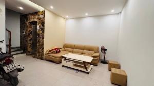 Dương Quảng Hàm - Cầu Giấy - 6 Tầng -  38M2 - Trung Tâm Tiện Ích - Giá chỉ 9.5 TỶ TL