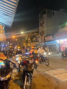 Sát mặt tiền Lạc Long Quân - 4 tầng - xe hơi đậu cửa - 9,5 tỷ