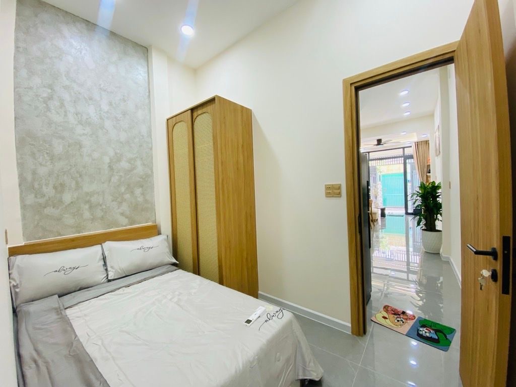 Nhà đẹp Gần đường Phan Văn Trị, full nội thất, xách valy vào ở ngày, chỉ 5,79 tỷ