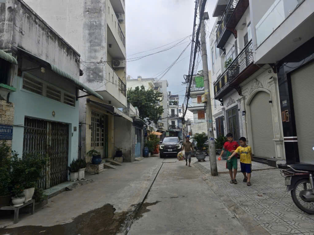 Bán nhà Hồ Văn Long, gần Võ Trần Chí, Bình Tân, 4 tầng nhà mới lung linh, 5,6 x 9 m, hẻm 8m có vỉa hè, giá 6,x tỷ.