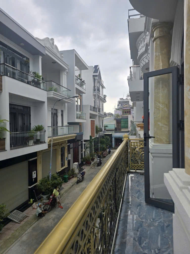 Bán nhà Hồ Văn Long, gần Võ Trần Chí, Bình Tân, 4 tầng nhà mới lung linh, 5,6 x 9 m, hẻm 8m có vỉa hè, giá 6,x tỷ.