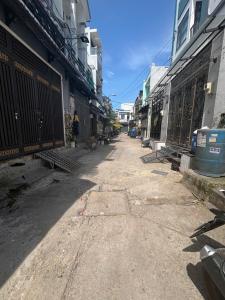 Bán nhà đường Bình Trị Đông, Bình Tân, nhà 5 tầng mới, hẻm thông ra đường lớn chỉ 50m, 4 x 10 m, chỉ nhỉnh 6 tỷ