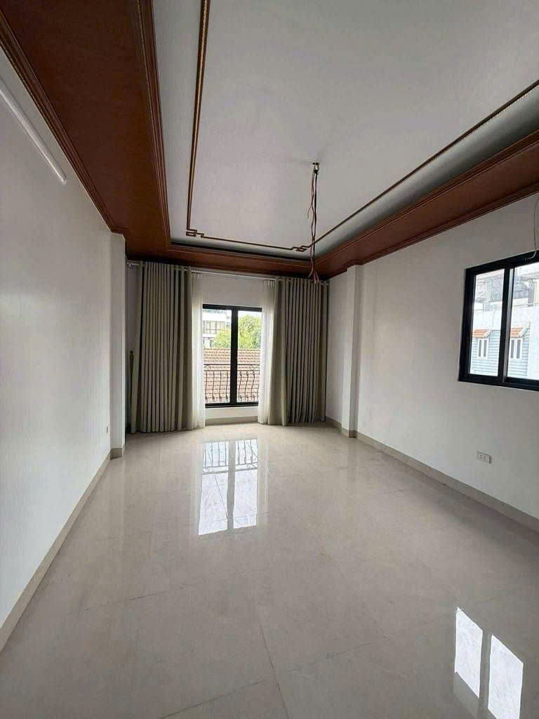 CHỈ 13,9 TỶ CÓ NGAY NHÀ 4 TẦNG, Ô TÔ ĐỖ CỬA- TRUNG TÂM PHỐ LỤA- VẠN PHÚC