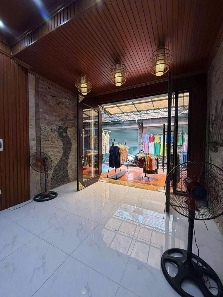 CHỈ 13,9 TỶ CÓ NGAY NHÀ 4 TẦNG, Ô TÔ ĐỖ CỬA- TRUNG TÂM PHỐ LỤA- VẠN PHÚC