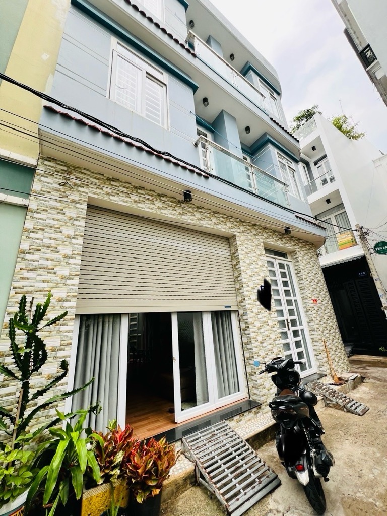 TÂN PHÚ - HẼM Ô TÔ - NHÀ LÔ GÓC 3 TẦNG VỪA Ở VỪA CHO THUÊ - NGANG KHỦNG 8M NỞ HẬU - SỔ CHÍNH CHỦ BÌA HOÀN CÔNG ĐỦ