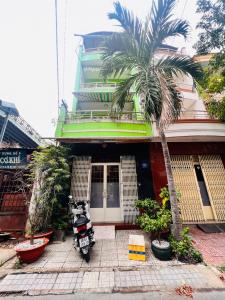 NHÀ 4 TẦNG CHÍNH CHỦ - NGAY CỔNG TRƯỜNG HỒNG ĐỨC