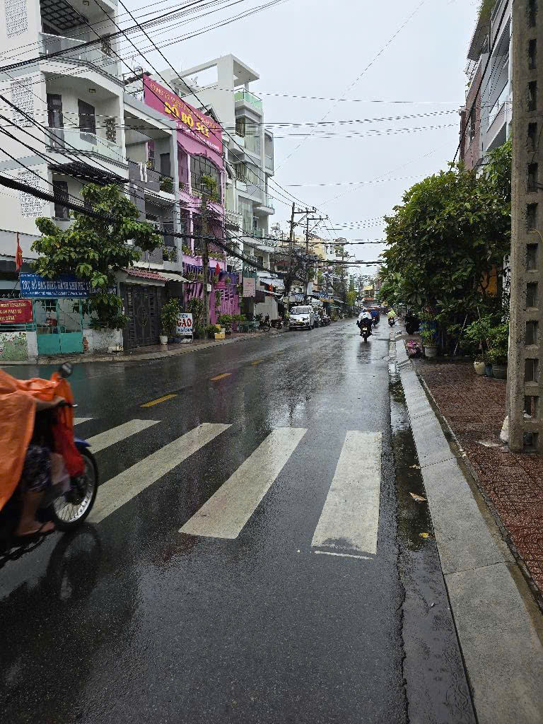 KHU VỰC LŨY BÁN BÍCH, PHƯỜNG TÂN THỚI HÒA, TÂN PHÚ - 3 TẦNG RỘNG RÃI - MẶT TIỀN ĐƯỜNG LỚN - NHỈNH 5 TỶ