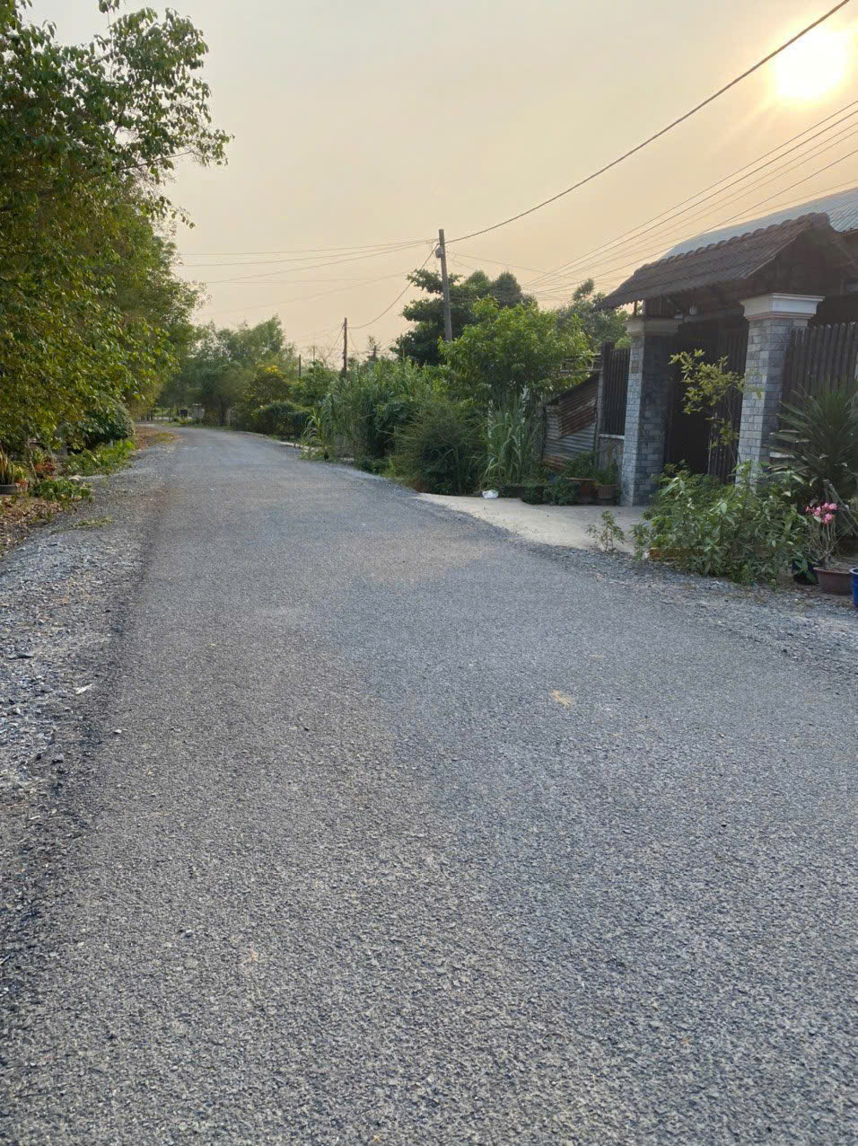 KHÔNG CÓ CĂN THỨ 2 - HƠN 300M2 NHÀ MẶT TIỀN ĐƯỜNG NHỰA GIÁ 1.75 TỶ