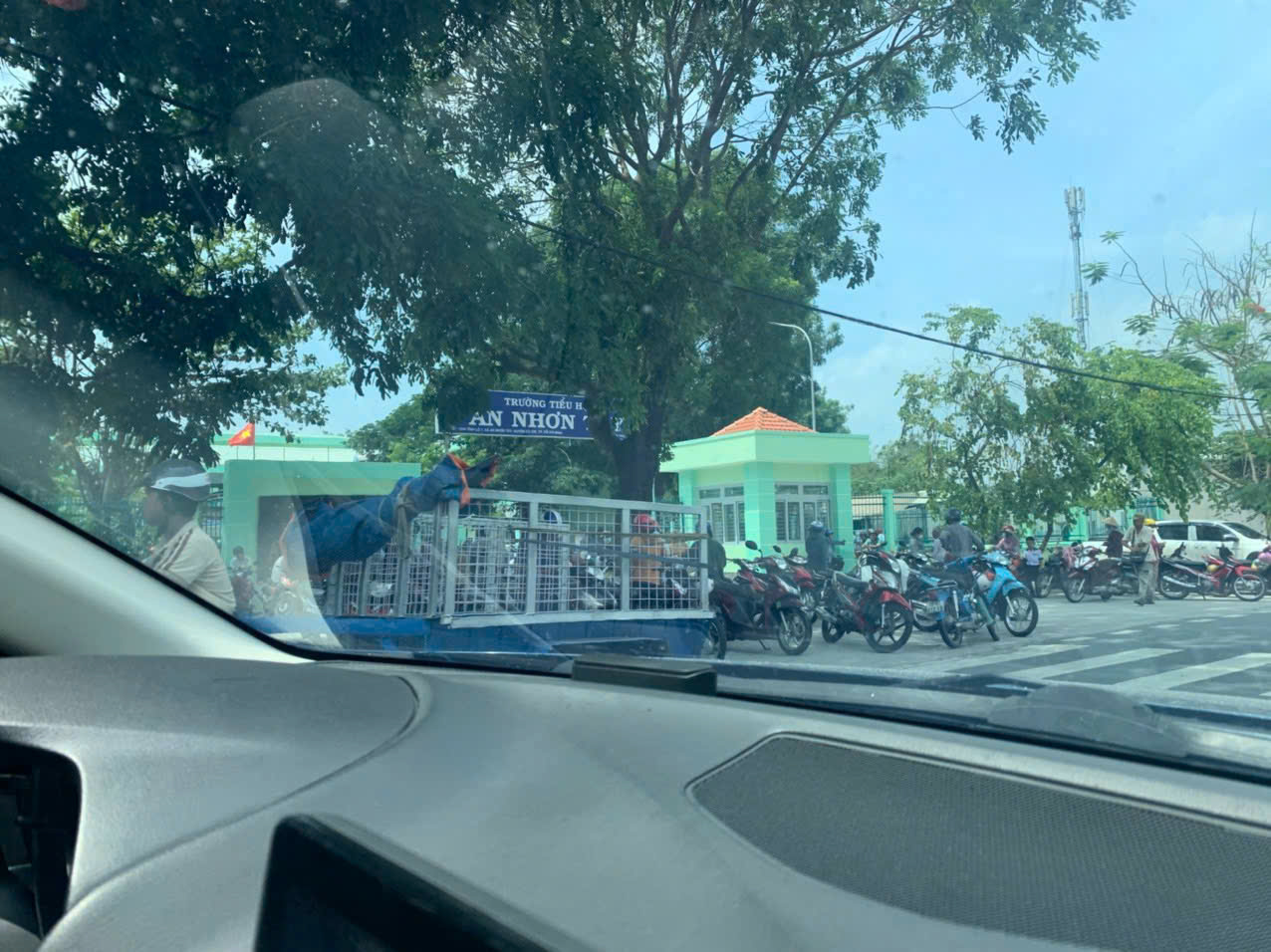 KHÔNG CÓ CĂN THỨ 2 - HƠN 300M2 NHÀ MẶT TIỀN ĐƯỜNG NHỰA GIÁ 1.75 TỶ