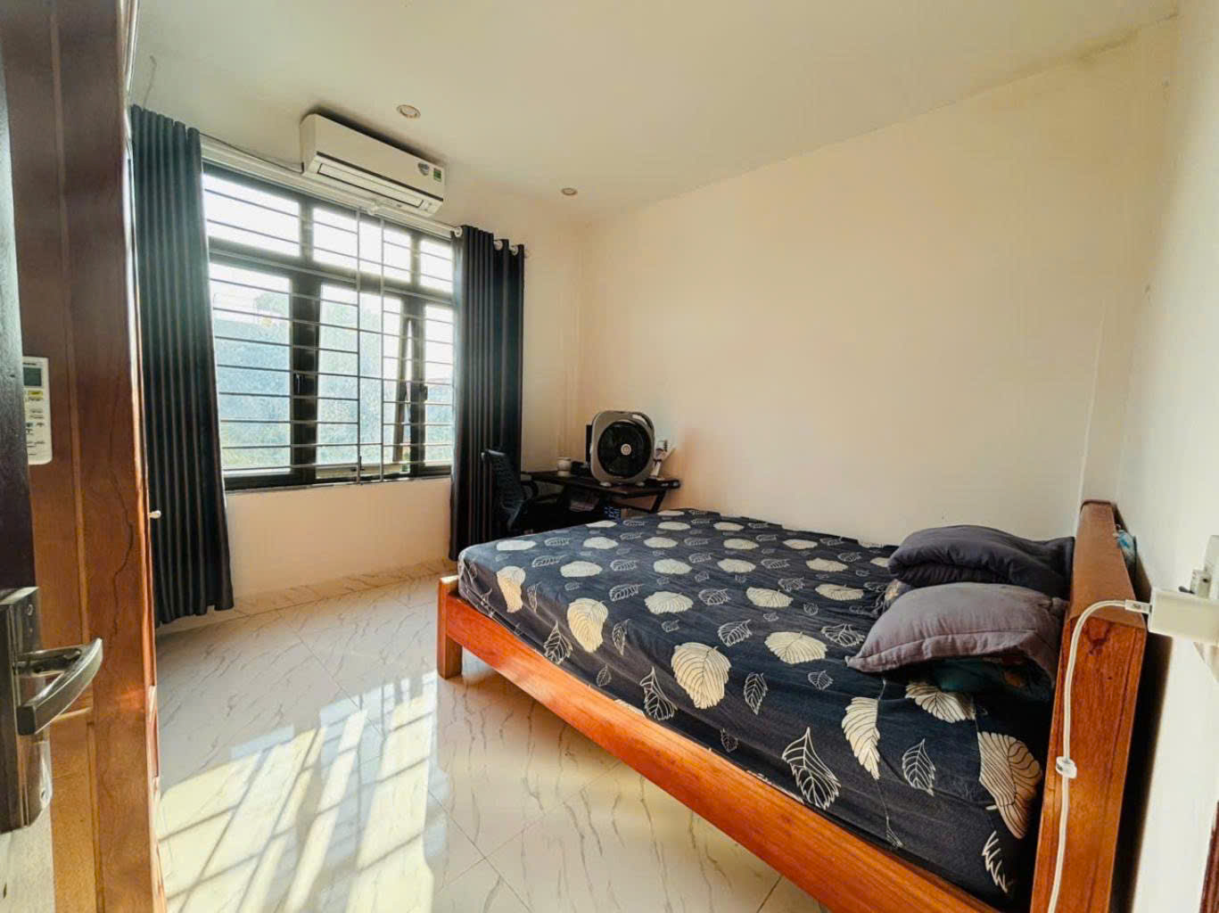 BÁN NHÀ GIANG CHÍNH - NHÀ PHÂN LÔ - Ô TÔ ĐỖ CỬA - TIỀM NĂNG LÊN MẶT PHỐ - CHỈ 5 TỶ