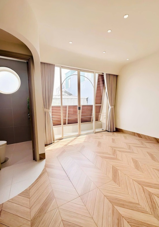 Bán Nhà Thủ Đức Ngang lớn 8m - Hẻm Thông DTSD 88m2 Giá 7 Tỷ