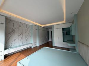 Bán nhà phố Ao Sen -  Hà Đông 30 m2 5 tầng MT 4 m gần phố ngõ thông còn mới về ở ngay