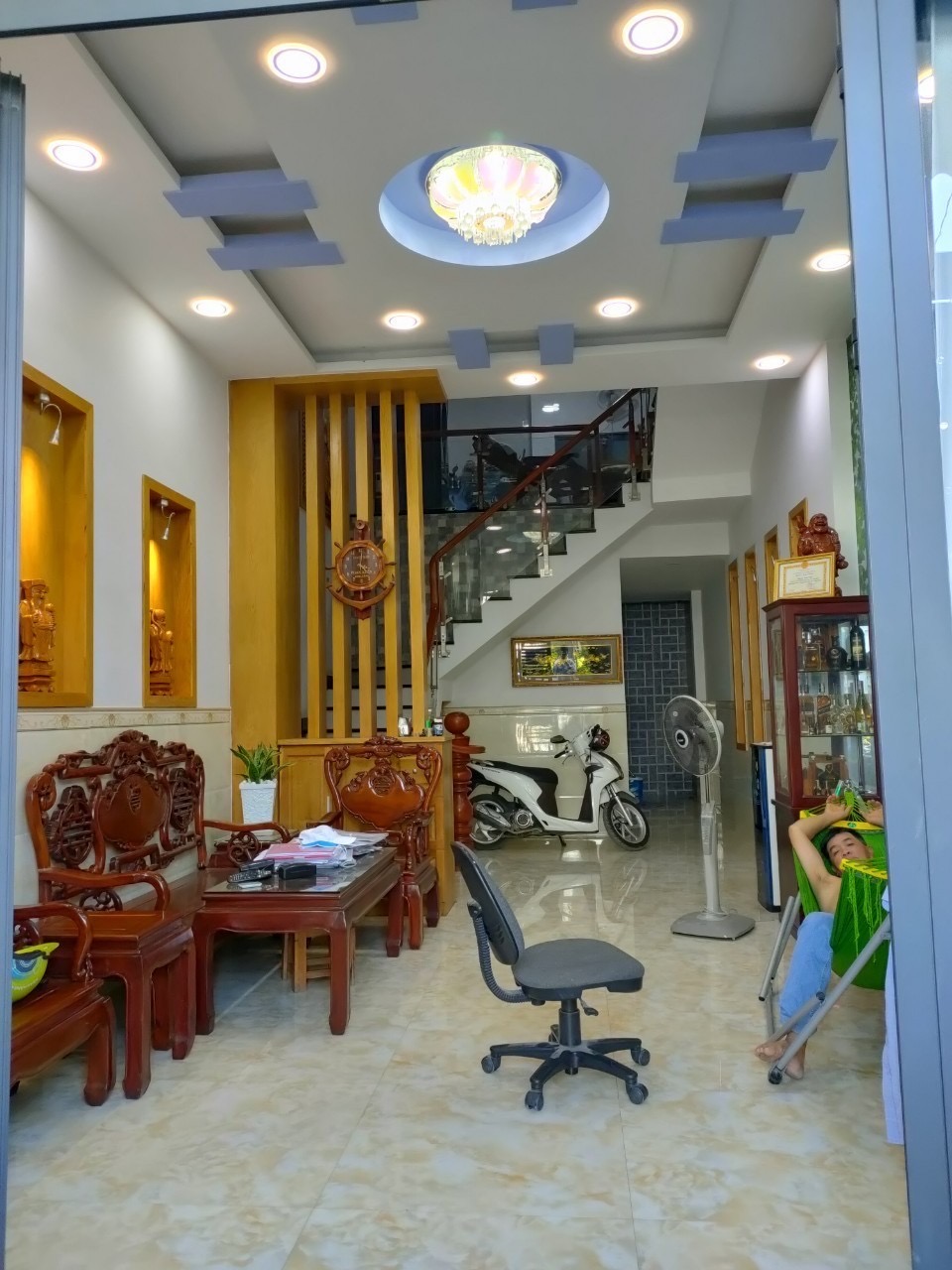 Cách 1 căn ra mặt tiền Đỗ Xuân Hợp