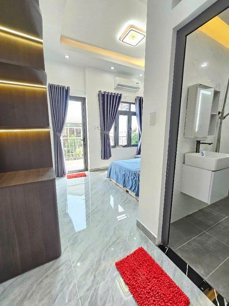 Bán nhà Trần Xuân một trục cách mặt tiền 30m ngang 4m2 dài 7m nhà 4 tầng 3 phòng (mỗi tầng một phòng) + Trung Tân Hưng Quận 7 cạnh Lotte Him Lam + Ngang 4m2 dài 7m + Nhà 4 tầng 3 phòng + Sổ hồng riêng Hoàn công + Chỉ 6 tỷ nhỉnh Liên hệ: 0945013308 (Ngân)