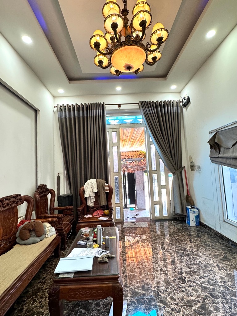 Biệt thự 3 tầng, mặt tiền Thạnh Lộc 27- Lô góc thoáng sáng