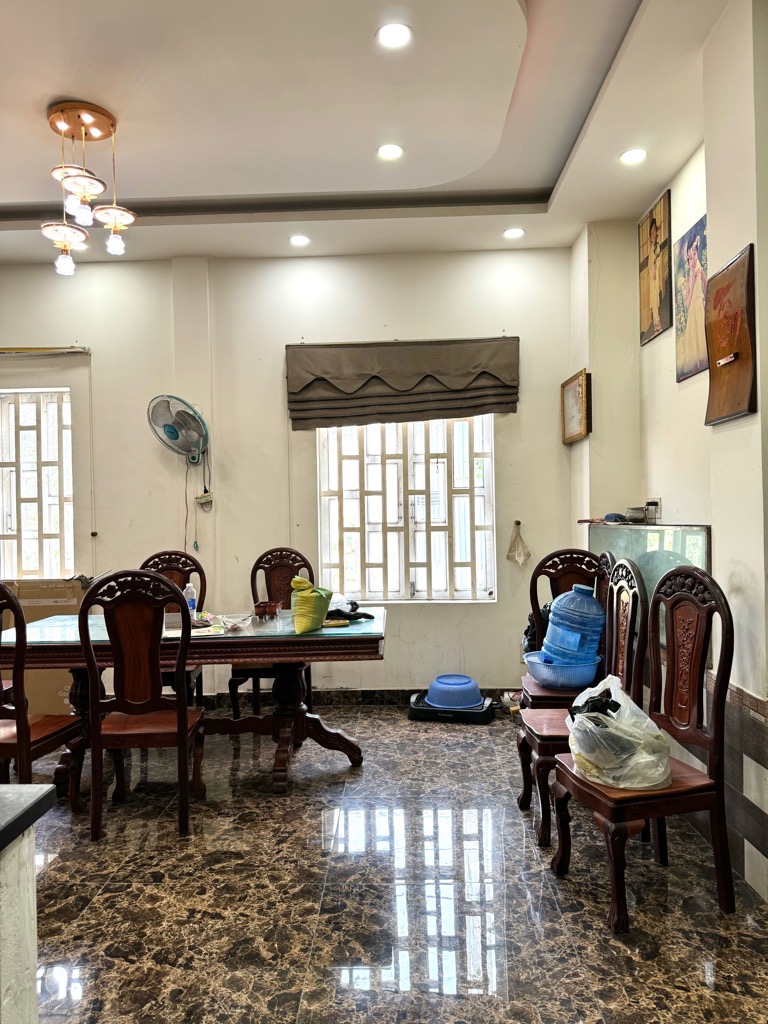 Biệt thự 3 tầng, mặt tiền Thạnh Lộc 27- Lô góc thoáng sáng