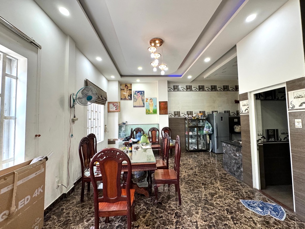 Biệt thự 3 tầng, mặt tiền Thạnh Lộc 27- Lô góc thoáng sáng