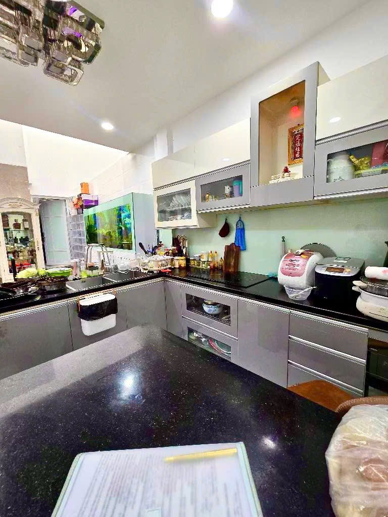 NHÀ TRUNG TÂM QUẬN 4  - 4MX10M - 2 TẦNG - GIA 4,5 TỶ tTL