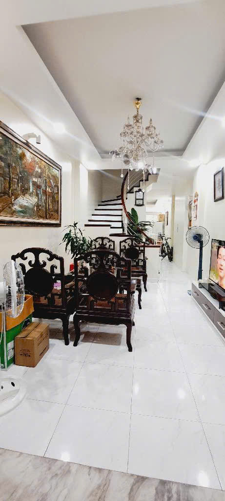 NHÀ ĐẸP - GẦN PHỐ 2 THOÁNG - CHỈ VIỆC XÁCH VALI VỀ Ở - CÁCH CÔNG VIÊN THỐNG NHẤT 300M