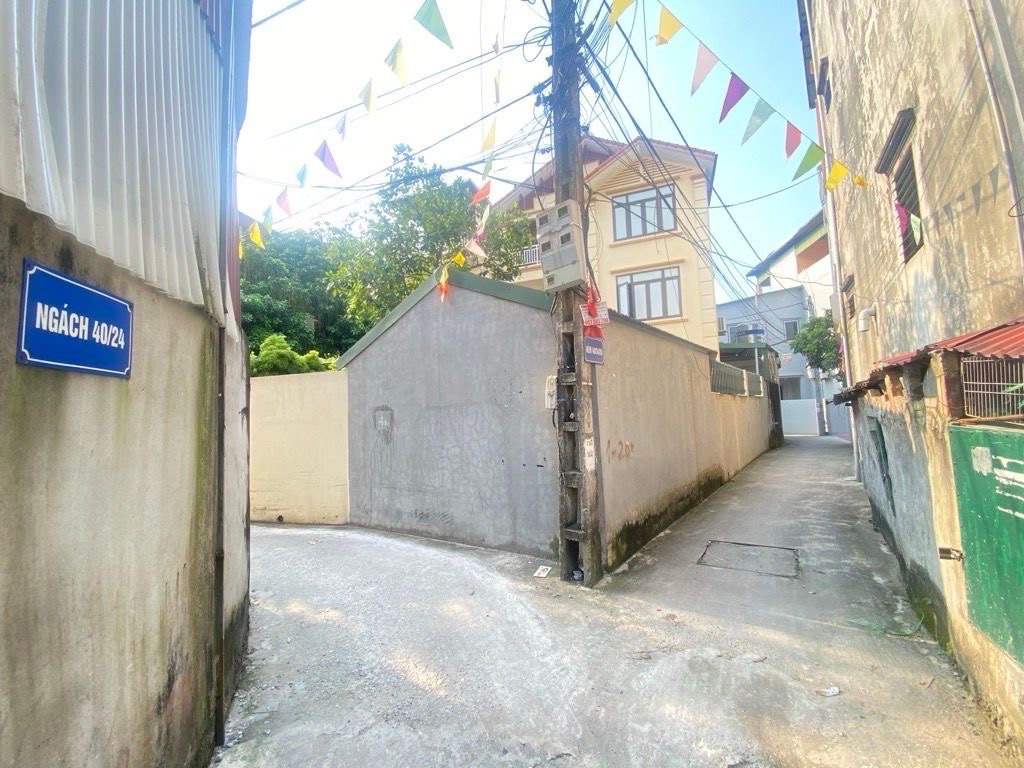 Cần sang nhượng nhà 3 tầng Cổ Bi Gia Lâm, với diện tích 34m chỉ hơn 4t