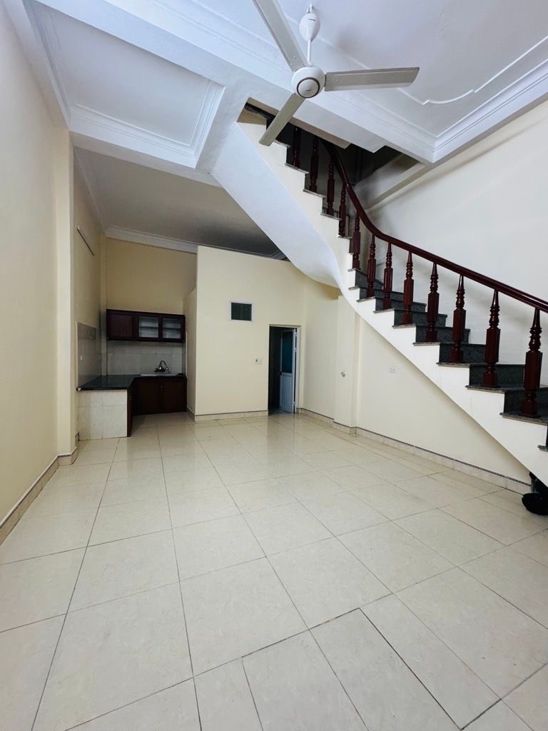 Cần sang nhượng nhà 3 tầng Cổ Bi Gia Lâm, với diện tích 34m chỉ hơn 4t