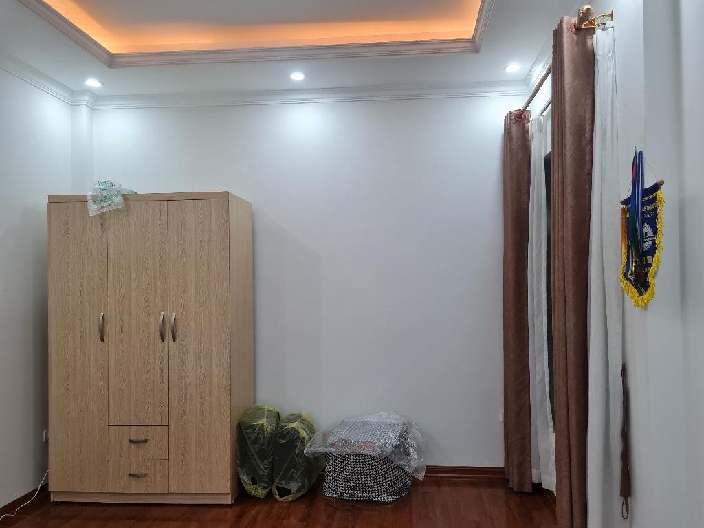 HOA LÂM OTO ĐỖ CỬA, NHÀ ĐẸP, KHU VỰC SẦM UẤT!,