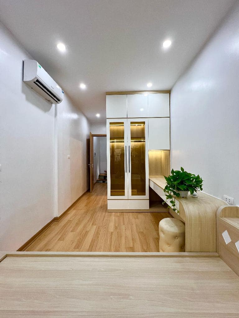 Bán nhà kinh doanh siêu VIP - MỄ TRÌ HẠ -37,5m2- 5 Tầng- 6,5 tỷ