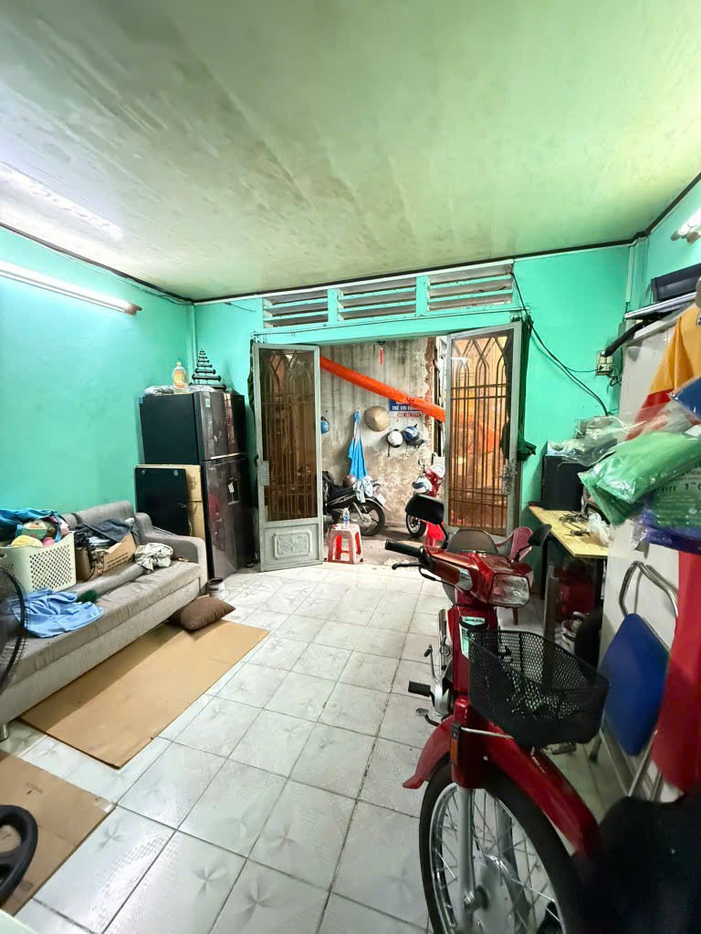 SIÊU Mỹ phẩm nhà đep ngay chợ Thủ Đức - full nội ất chỉ 2,95 tỷ.