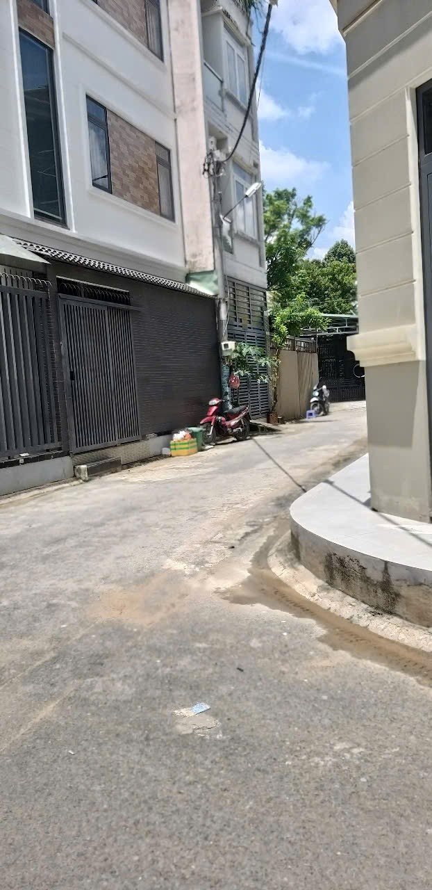 Nhà trung tâm, hẻm xe hơi, pháp lý sạch, giá quá yêu cho vị trí không có căn thứ 2!
