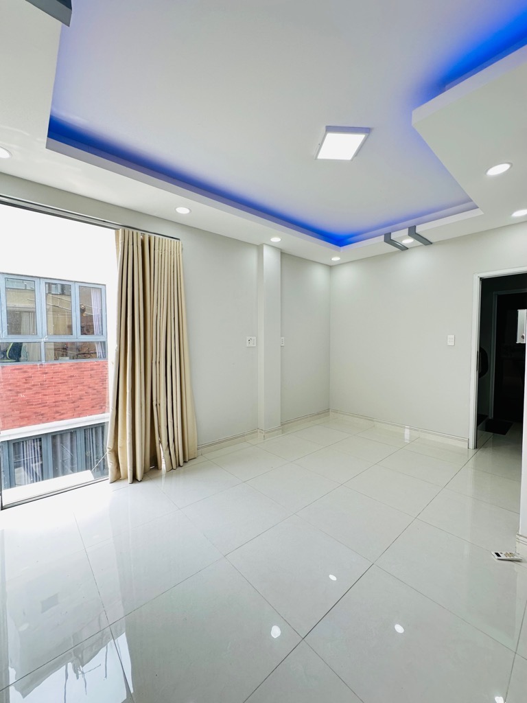 HOT nhà mới ngay quận 10 trung tâm tiện ích full . 27M2 4 tầng cách 100m ra hẻm xe hơi p12 chỉ 4 tỷ