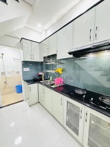 HOT nhà mới ngay quận 10 trung tâm tiện ích full . 27M2 4 tầng cách 100m ra hẻm xe hơi p12 chỉ 4 tỷ